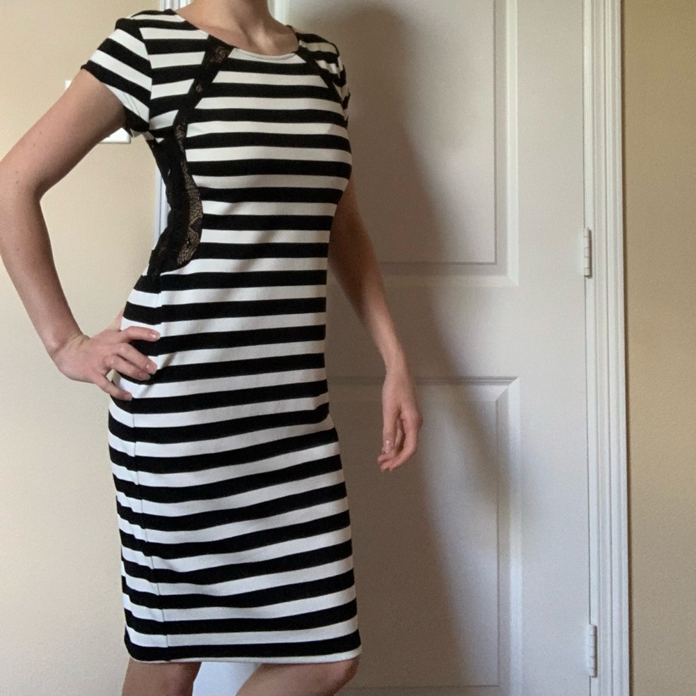 * WITH TAGS* Gianni Bini Bodycon Laced-Back Midi Dress